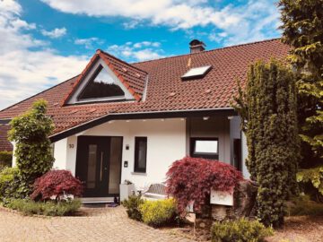 Viel Platz für die ganze Familie – Einfamilienhaus mit Pool in Miedelsbach, 73614 Schorndorf, Einfamilienhaus