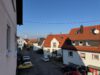 Großzügige und renovierte 3-Zimmer-Wohnung mit zwei Balkonen im Zentrum von Oeffingen - Ausblick Balkon Wohnzimmer