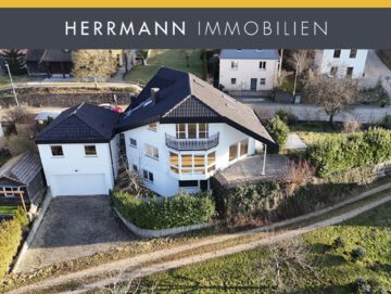 Sehr großzügige Villa mit Einliegerwohnung und 4 Garagenstellplätzen in Lorch Rattenharz, 73547 Lorch, Einfamilienhaus