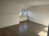 Großer Garten inklusive! Teilweise renovierungsbedürftiges Dreifamilienhaus in Toplage von Fellbach - DG Zimmer 3