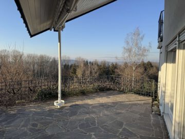 Sehr großzügige Villa mit besonderer Architektur und Einliegerwohnung – 4 Garagenstellplätze inkl., 73547 Lorch, Einfamilienhaus