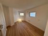 Sehr großzügige Villa mit besonderer Architektur und Einliegerwohnung - 4 Garagenstellplätze inkl. - EG Küche