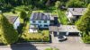 Familientraum am Waldrand: Modern saniertes Einfamilienhaus mit sehr großem Garten, PV & Sauna - Straßenansicht