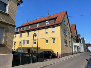 Dachgeschoss im Zentrum der Stadt – 2,5 Zimmer mit neuer Heizung und renoviertem Bad, 70734 Fellbach, Dachgeschosswohnung
