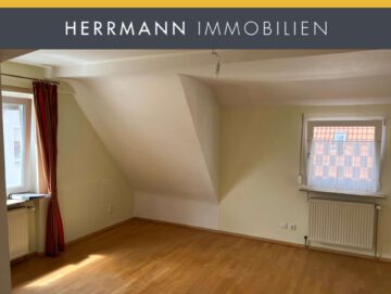 Dachgeschoss im Zentrum der Stadt – 2,5 Zimmer mit neuer Heizung und renoviertem Bad, 70734 Fellbach, Dachgeschosswohnung