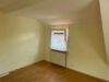 Dachgeschoss im Zentrum der Stadt - 2,5 Zimmer mit neuer Heizung und renoviertem Bad - Schlafzimmer