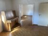 Große 3,5 Zimmer-Wohnung am Ortsrand von Fellbach - sanierungsbedürftig und sofort frei! - Blick Richtung Wohn-Essbereich
