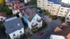Sehr großzügiges Zweifamilienhaus in zentraler und ruhiger Lage von Fellbach (aufgeteilt) - Hausansicht 2