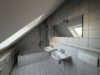 Sehr großzügige Maisonette-Dachgeschosswohnung in zentraler Lage mit Aufzug - Bad