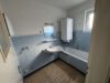 Großzügige sanierungsbedürftige 4 Zimmer-Wohnung mit Balkon am Feldrand von Fellbach - Badezimmer