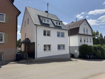 Familientraum mit Einliegerwohnung in energetisch gutem Zustand – sofort verfügbar, 71552 Backnang, Zweifamilienhaus