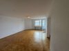 Großzügige 4,5 Zimmer-Wohnung mit Balkon in Herzen von Degerloch zum reinen Objektpreis (Erbpacht) - Wohnzimmer