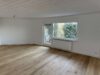 Repräsentative Villa mit außergewöhnlicher Architektur, Einliegerwohnung & 4 Garagenplätzen - Einlieger Wohnen / Schlafen