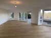 Repräsentative Villa mit außergewöhnlicher Architektur, Einliegerwohnung & 4 Garagenplätzen - EG Wohnzimmer
