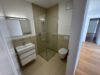 Exklusives Penthouse – Nachhaltiger Wohnluxus mit Alpenblick, Sauna und großzügigen Sonnenterrassen - Gäste-Bad