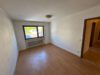 Großzügige Vier-Zimmer-Wohnung mit Süd-Westbalkon, Stellplatz und viel Gestaltungspotenzial - Eltern-Schlafen