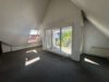 Rohdiamant im Herzen von Fellbach – großzügige Dachgeschosswohnung mit Loggia und viel Potenzial - Wohn-Essbereich