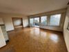 Großzügige sanierungsbedürftige 4 Zimmer-Wohnung mit Balkon am Feldrand von Fellbach - Wohnzimmer