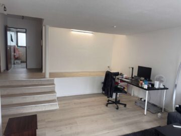 Charmante 2-Zimmer-Wohnung mit Split-Level, offenem Wohnbereich und Balkon im Fellbacher Oberdorf, 70734 Fellbach, Etagenwohnung